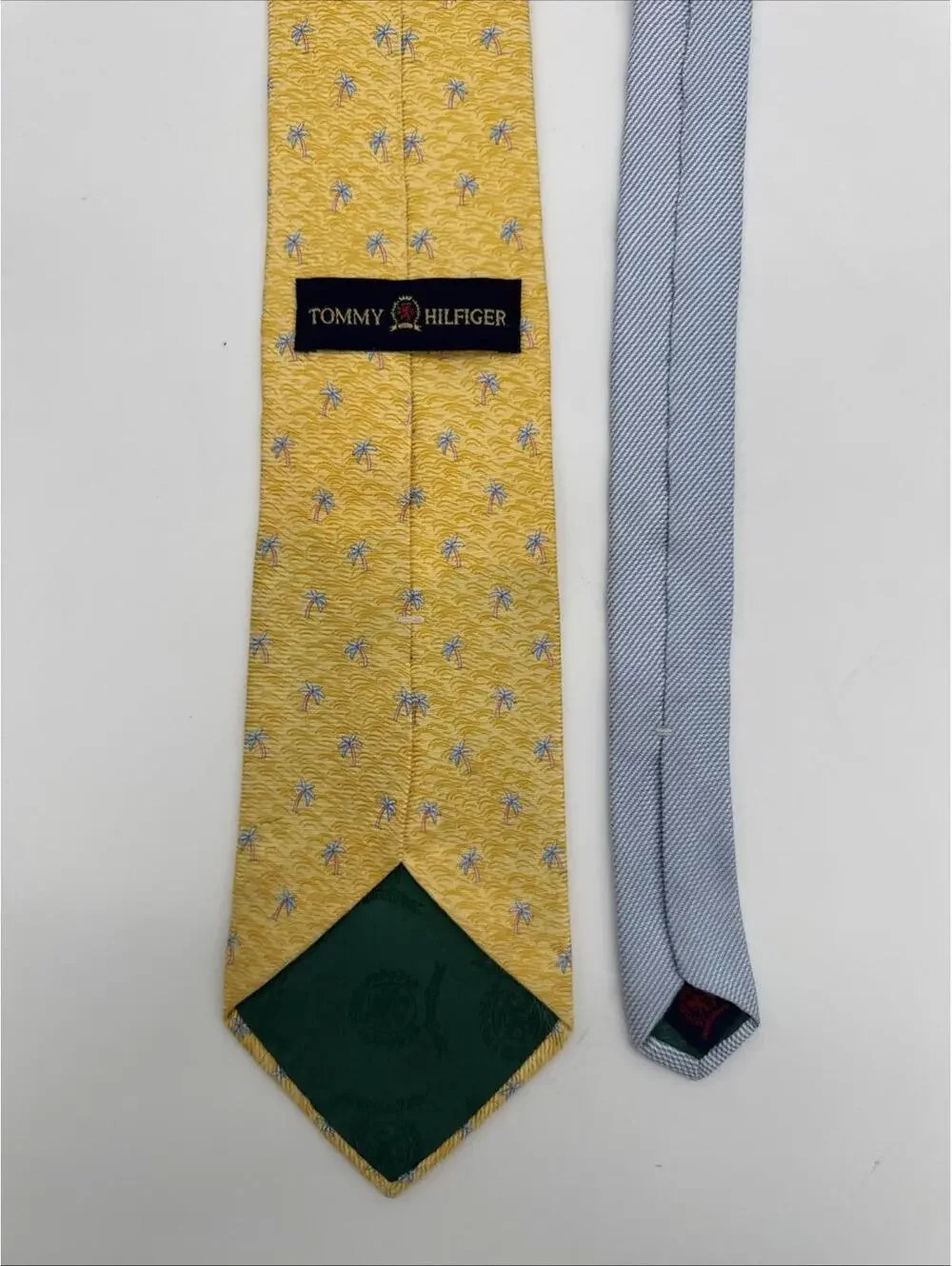 Tommy Hilfiger Men's Tie 100% Silk, Made In Italy Palm Trees-Loss Threads
